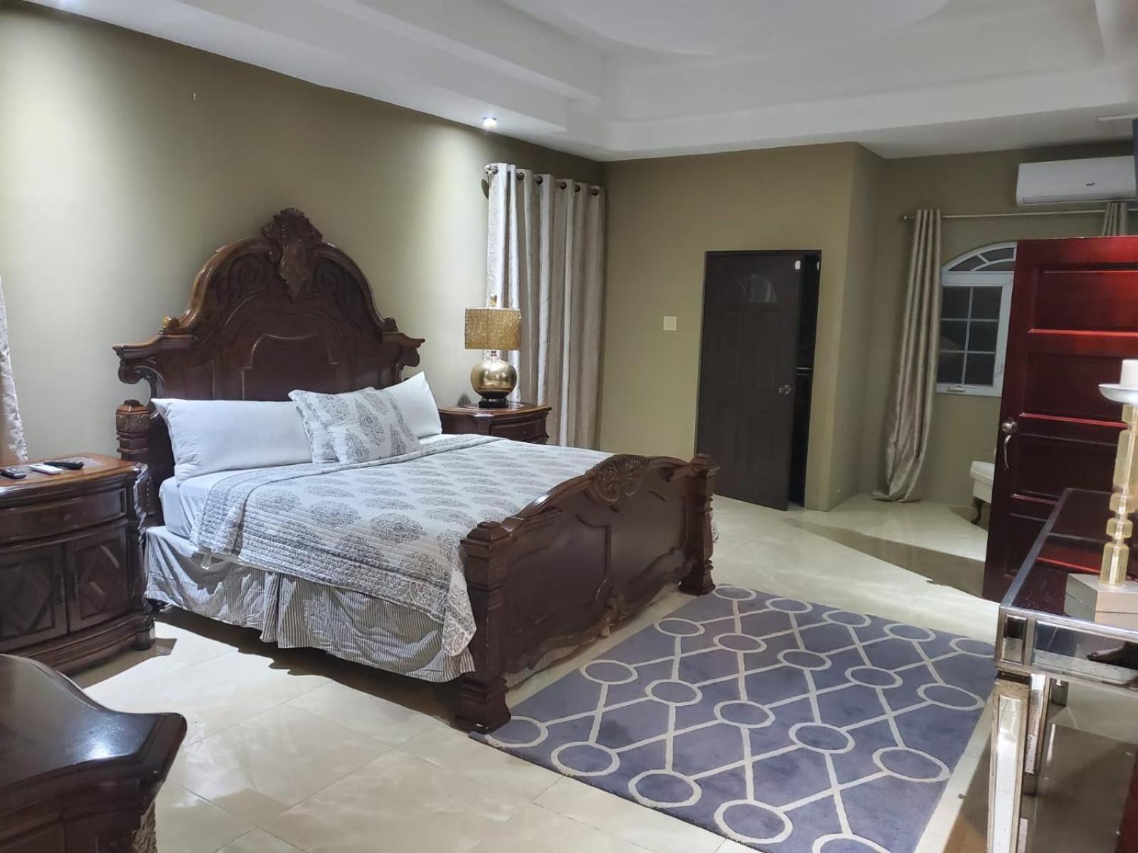 The Palms- Caribbean Estates -10 Minutes From The Beach- Gated Community Portmore Exterior photo